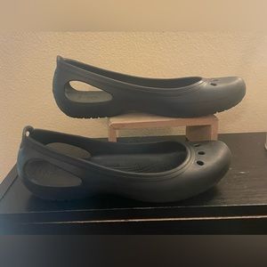 CROCS Women’s Kadee Flat 11